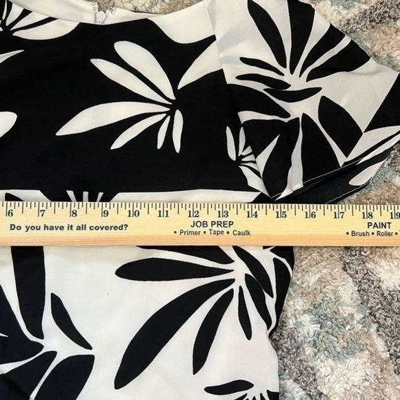 Tahari womens black and white Reverse Print Shift Dress size 4 - Picture 12 of 14
